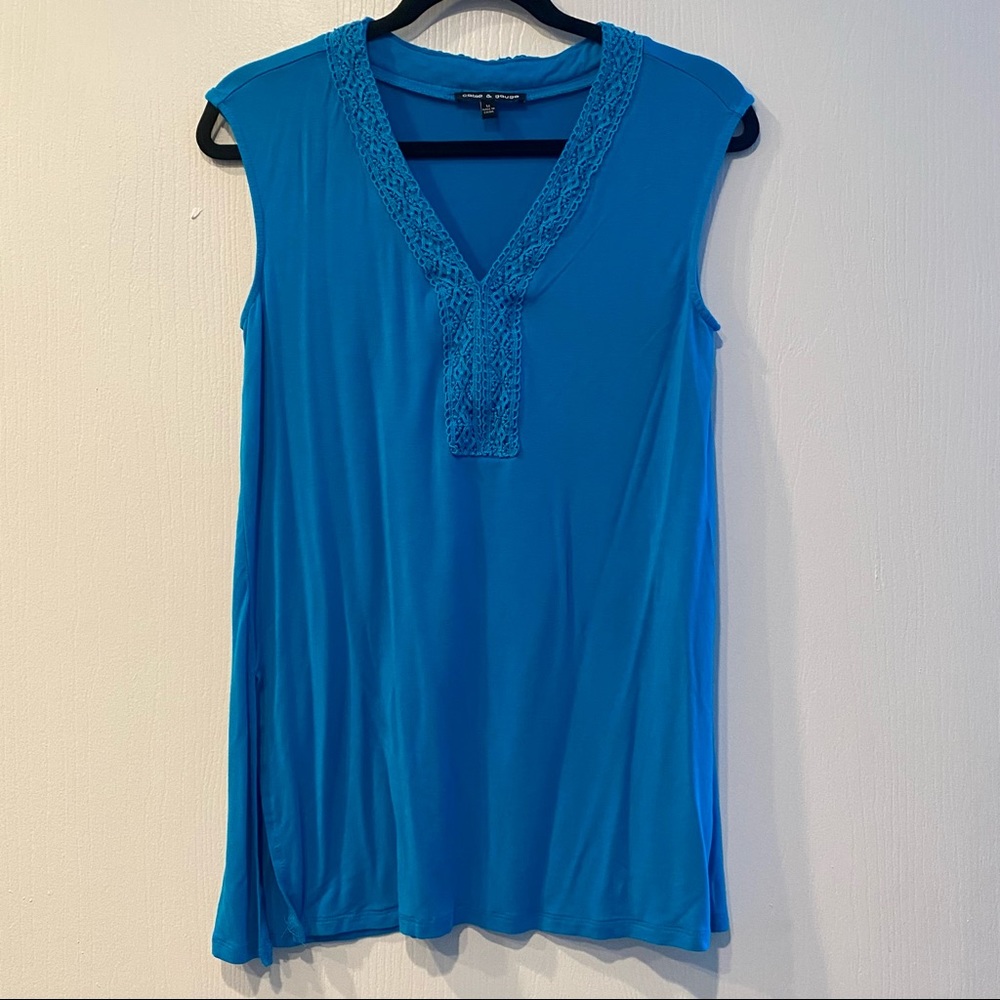 Cable and Gauge sleeveless top in size Medium. Beautiful detail on neckline.
